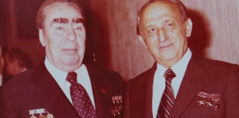 Брежнев донесе уникален подарък на Политбюро. Какво му даде Живков
